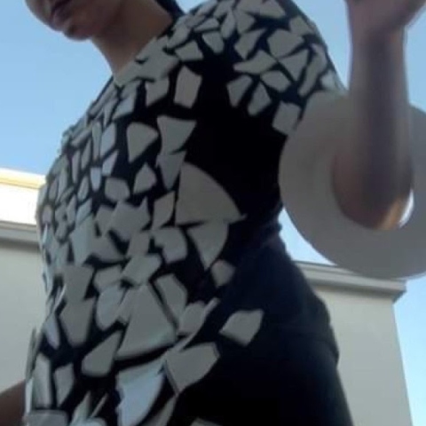 Η Ελισάβετ Σφυρή με την περφόρμανς "Dichotomy" στον χώρο ΎΛΗ[matter]HYLE