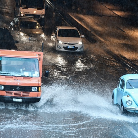 Ειδικότερα, έκλεισε το ρεύμα κυκλοφορίας προς Αθήνα, από το ύψος του Φάρου Ψυχικού