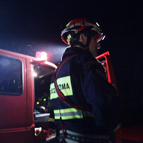 Άνδρας της ΕΜΑΚ (ΦΩΤΟ ΑΡΧΕΙΟΥ) - Έρευνες για αγνοούμενο στο Πικέρμι από την κακοκαιρία «Μπάλλος»