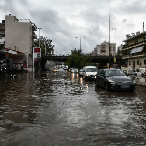 Κακοκαιρία «Μπάλλος»: Πλημμύρα στη Γέφυρα της Χαμοστέρνας