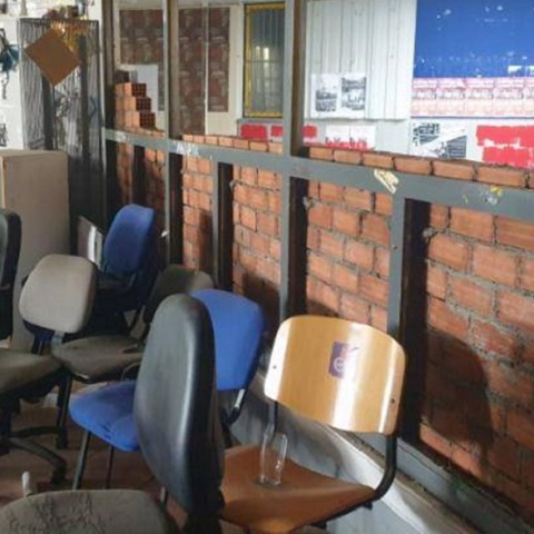 Φοιτητές πήγαν να χτίσουν τοίχο μέσα στο Πολυτεχνείο