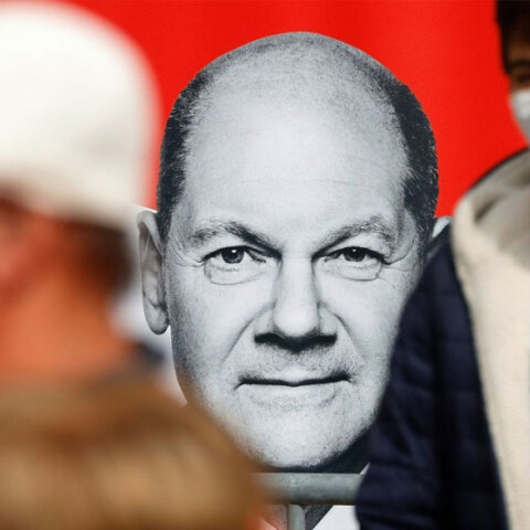 Αφίσα με τον Όλαφ Σολτς στη Γερμανία - Ανακοινώθηκε η προκαταρκτική συμφωνία για τον σχηματισμό κυβέρνησης