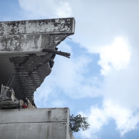 ΚΑΤΑΡΡΕΥΣΗ ΜΠΑΛΚΟΝΙΟΥ ΣΕ ΠΟΛΥΚΑΤΟΙΚΙΑ ΣΤΟ ΧΑΛΑΝΔΡΙ 