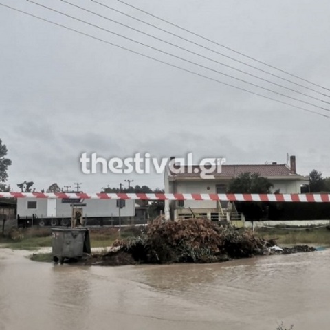 Κακοκαιρία «Μπάλλος» – Χαλκιδική: Yπερχείλισε το ρέμα που διασχίζει την Ολυμπιάδα στον δήμο Αριστοτέλη