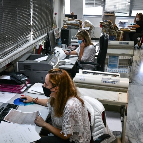 Υπάλληλοι στην εφορία