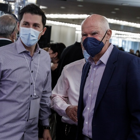 Σε εξέλιξη οι επαφές του Γιώργου Παπανδρέου με τους υποψήφιους στο ΚΙΝΑΛ