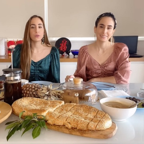 Οι δίδυμες αδελφές Ερωτοκρίτου 