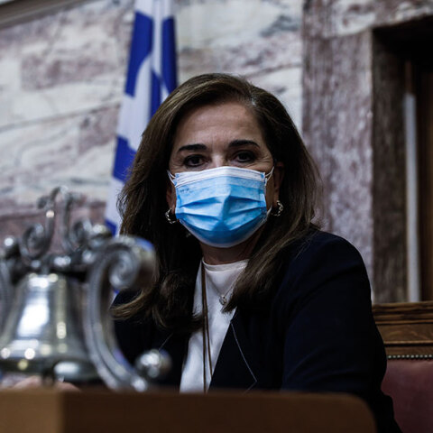 Η Ντόρα Μπακογιάννη έχει καρκίνο, όπως ανακοίνωσε η ίδια η βουλευτής της Νέας Δημοκρατίας με ανάρτησή της στο Facebook