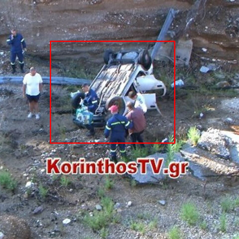 Τροχαίο στην Κινέτα με αυτοκίνητο να πέφτει σε γκρεμό