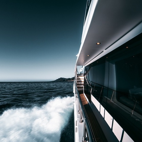 Πάνω από 5 τόνοι κοκαΐνης κατασχέθηκαν σε γιοτ στον Ατλαντικό