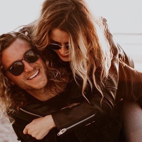 Ένα χαρούμενο ζευγάρι.