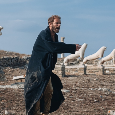 Ο Όμηρος Πουλάκης στην παράσταση "Εξαγωγή - Έξοδος" στην Αγορά Κομπεταλιαστών στη Δήλο στο πλαίσιο του προγράμματος Όλη η Ελλάδα ένας πολιτισμός