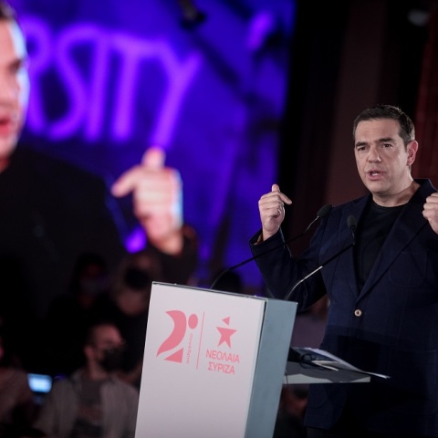 ΧΑΙΡΕΤΙΣΜΟΣ ΤΟΥ ΠΡΟΕΔΡΟΥ ΤΟΥ ΣΥΡΙΖΑ ΑΛ. ΤΣΙΠΡΑ ΣΤΟ 2ο ΣΥΝΕΔΡΙΟ ΤΗΣ ΝΕΟΛΑΙΑΣ ΤΟΥ ΣΥΡΙΖΑ 