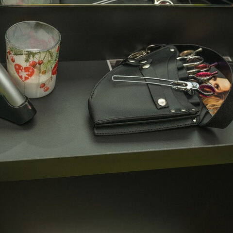 Κομμωτήριο (ΦΩΤΟ ΑΡΧΕΙΟΥ) - Αρνητής του εμβολίου στη Θεσσαλονίκη υπέβαλε μήνυση σε ιδιοκτήτρια, επειδή δεν τον κούρεψαν