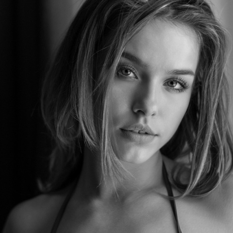 Ασπρόμαυρο πορτραίτο κοπέλας