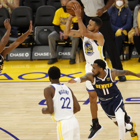 Σύμφωνα με ένα βίντεο της ιστοσελίδας Vox, το θέαμα του NBA απειλείται από την θέληση των ομάδων να σουτάρουν όλο και περισσότερα τρίποντα