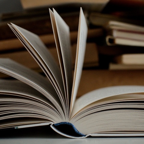 Ένα ανοιχτό βιβλίο. 