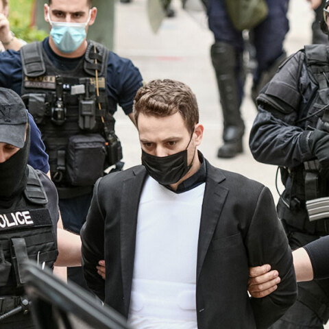 O Μπάμπης Αναγνωστόπουλος φέρεται να διατηρούσε παράλληλη σχέση με άλλη γυναίκα, σύμφωνα με νέα μαρτυρία για το έγκλημα στα Γλυκά Νερά και τη δολοφονία της Κάρολαϊν Κράουτς