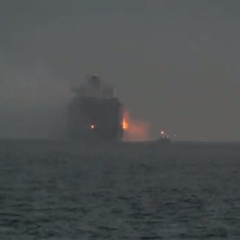 Καναδάς – Στις φλόγες πλοίο με κοντέινερ – Εκλύονται τοξικά αέρια