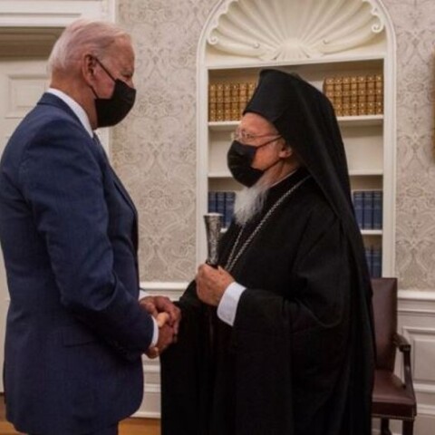 Ο πρόεδρος των ΗΠΑ Τζο Μπάιντεν με τον Οικουμενικό Πατριάρχη Βαρθολομαίο, στον Λευκό Οίκο