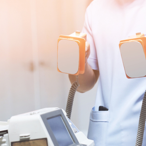 Τρεις απινιδωτές στο δήμο Δελφών από το Metropolitan Hospital