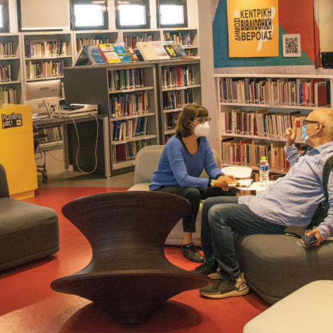 Ιωάννης Τροχόπουλος και Μαρία Μαυρικάκη στην Κεντρική Βιβλιοθήκη Βέροιας © Βαγγέλης Τσιάμης