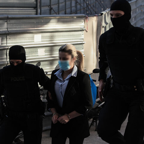 Η Έφη Κακαράντζουλα καταδικάστηκε σε 15 χρόνια κάθειρξη για την επίθεση με βιτριόλι στην Ιωάννα Παλιοσπύρου