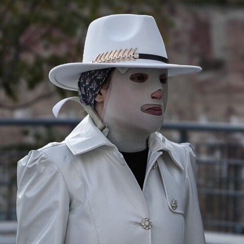 Η Ιωάννα Παλιοσπύρου την ώρα που φτάνει στο δικαστήριο