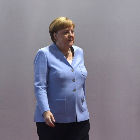 Η Άνγκελα Μέρκελ βρίσκεται στην Αθήνα και θα συναντηθεί με την ΠτΔ Κατερίνα Σακελλαροπούλου και τον πρωθυπουργό Κυριάκο Μητσοτάκη