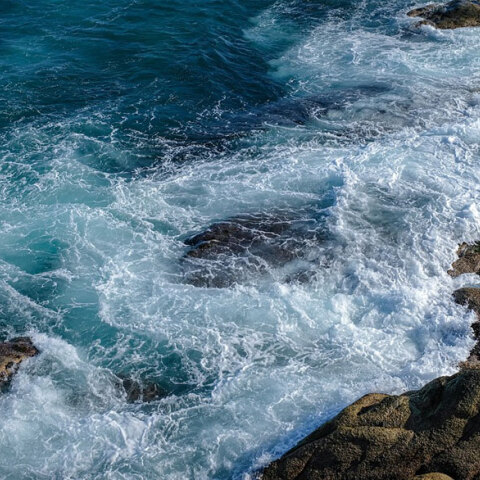 Κύματα παρέσυραν από προβλήτα ψαρά στην Κρήτη (ΦΩΤΟ ΑΡΧΕΙΟΥ)