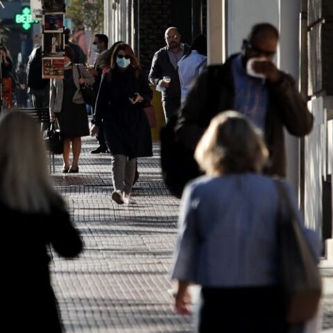 Κορωνοϊός: 3.643 νέα κρούσματα, 55 θάνατοι, 392 διασωληνωμένοι