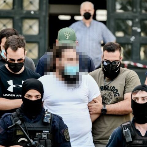 Eπίθεση με βιτριόλι στη μονή Πετράκη: Για απόπειρα ανθρωποκτονίας κατηγορείται ο ιερέας