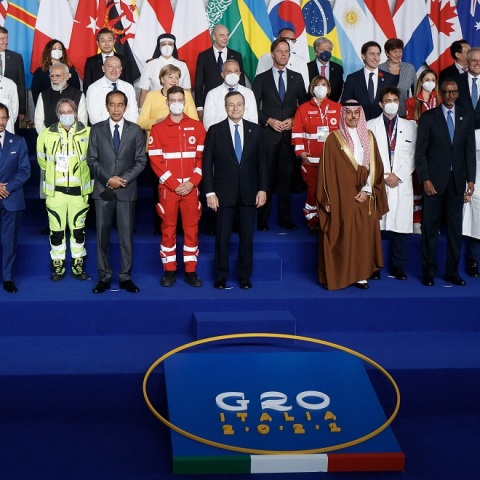 G20: Φόρος τιμής στους γιατρούς και το νοσηλευτικό προσωπικό