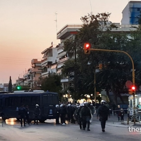 Eπεισόδια στην Τούμπα μεταξύ οπαδών και αστυνομίας 