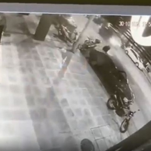 Θεσσαλονίκη-Βίντεο-ντοκουμέντο: Με ιλιγγιώδη ταχύτητα έτρεχε το αυτοκίνητο 