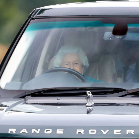 στο τιμόνι η βασίλισσα Ελισάβετ