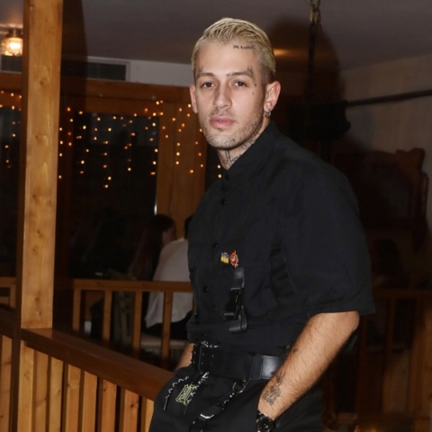 Τάσος Ξιαρχό:  Χλευάζει κορίτσι με παραπάνω κιλά για το ρούχο του