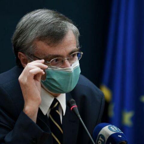 Εκτακτη σύσκεψη στο Μέγαρο Μαξίμου με τη συμμετοχή Τσιόδρα 