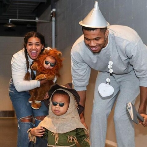 Ο Γιάννης Αντετοκούνμπο με την οικογένειά του