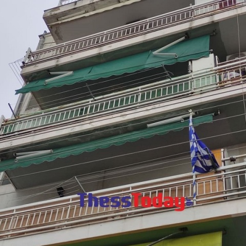 Κορδελιό: 6χρονο κοριτσάκι έπεσε από το μπαλκόνι και προσγειώθηκε πάνω σε άνθρωπο