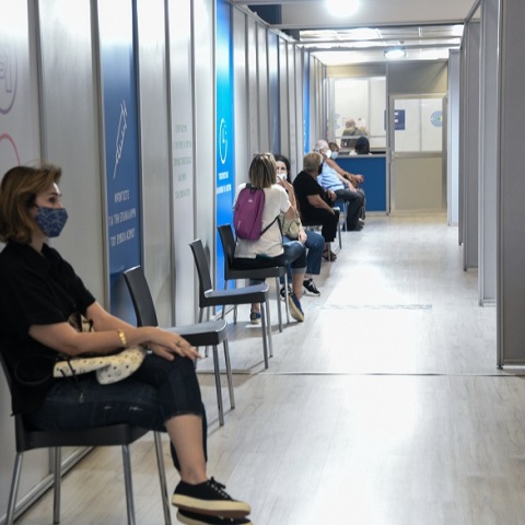 Τρίτη δόση εμβολίου: Την Παρασκευή ανοίγει η πλατφόρμα για όλους