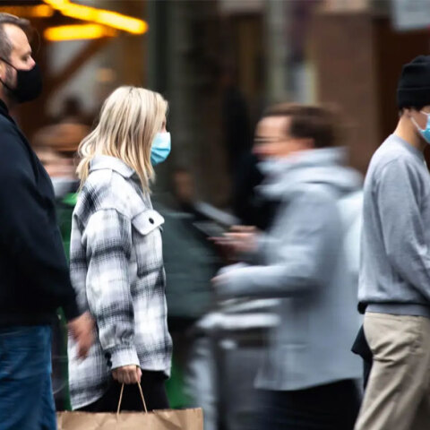 Γερμανία: Πολίτες με μάσκα για τον κορωνοϊό στο Βερολίνο