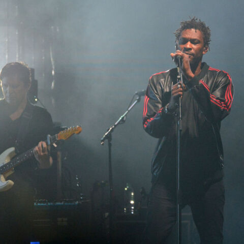 Οι Massive Attack δωρίζουν δύο prints του Banksy σε φιλανθρωπική δημοπρασία και σπάνε το παγκόσμιο ρεκόρ τιμής πώλησης για έργο του καλλιτέχνη