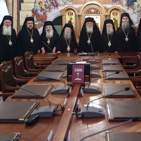 Η Ιερά Σύνοδος