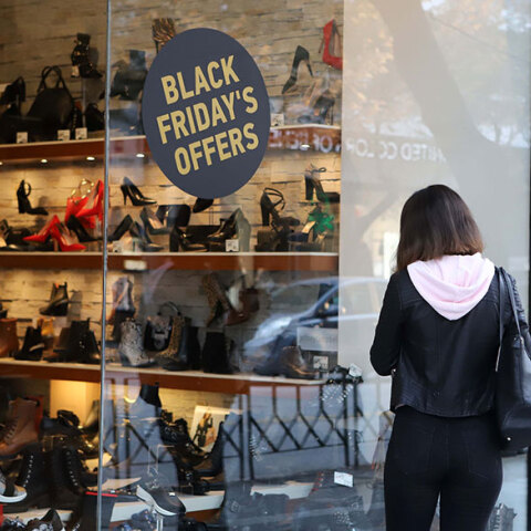 To Black Friday 2021 έρχεται την Παρασκευή 26 Νοεμβρίου, με τους καταναλωτές να επωφελούνται από τις προσφορές