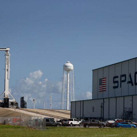 Με πάνες οι αστροναύτες στην κάψουλα Dragon του Έλον Μασκ λόγω βλάβης στην τουαλέτα