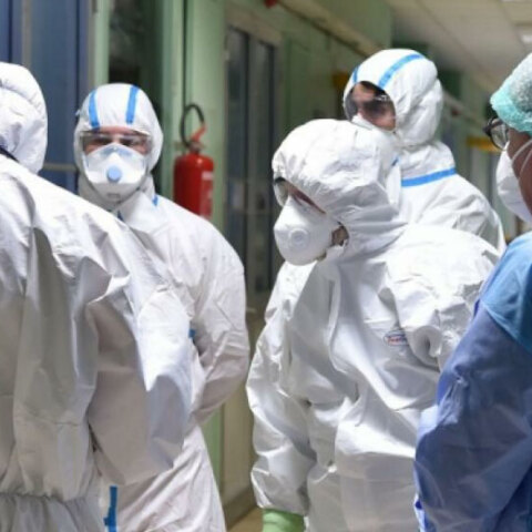 Γιατροί και νοσηλευτές σε ΜΕΘ για κορωνοϊό (ΦΩΤΟ ΑΡΧΕΙΟΥ)