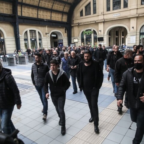 Κρητικοί αγρότες συγκεντρώθηκαν στο υπουργείο Αγροτικής Ανάπτυξης