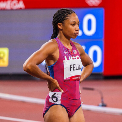 Η Άλισον Φέλιξ λανσάρει το δικό της παπούτσι «Saysh» με την καμπάνια «Know Your Place»