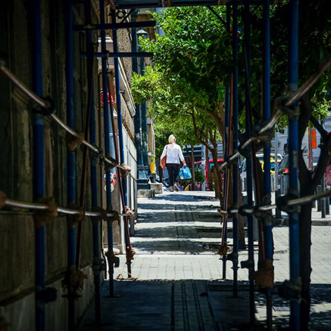 Σκαλωσιές στο κέντρο της Αθήνας (ΦΩΤΟ ΑΡΧΕΙΟΥ) - Τα κρούσματα σήμερα Δευτέρα 8 Νοεμβρίου 2021 αναμένεται να ξεπεράσουν τις 7.000